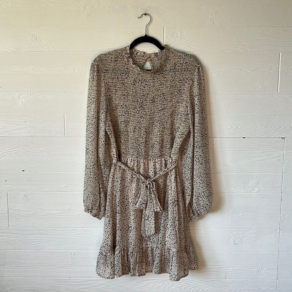 💄 beige and black empress neckline long sleeve dress spotted pattern with belt